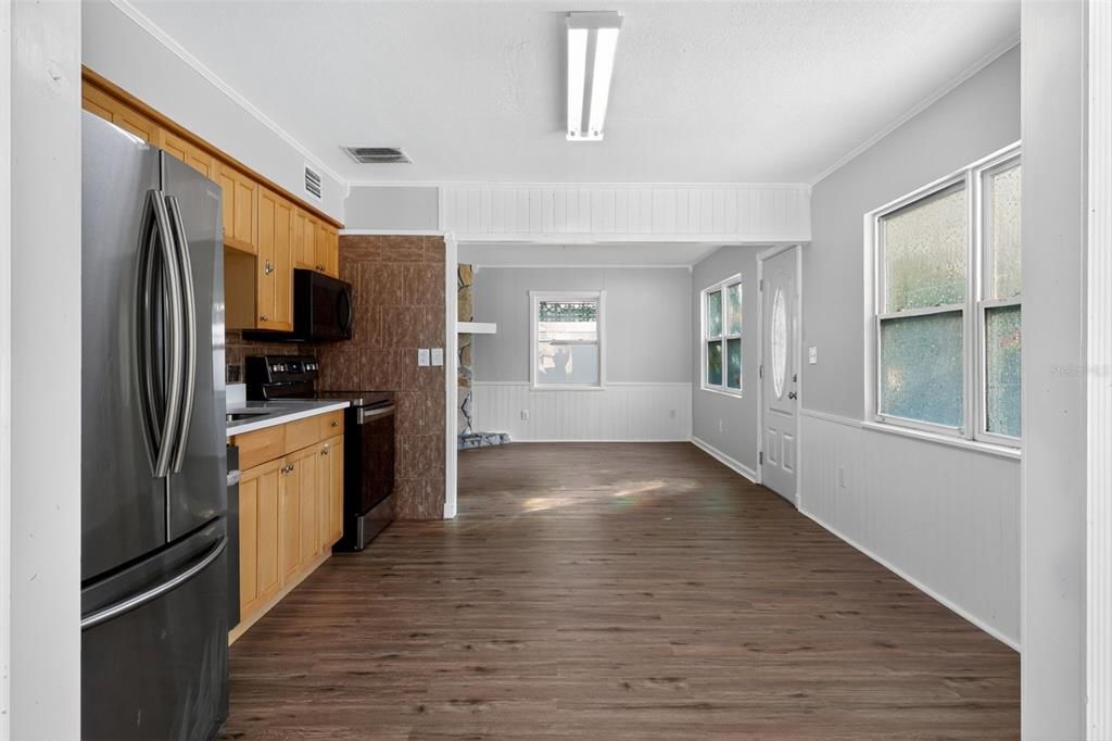 For Sale: $334,900 (3 beds, 2 baths, 1368 Square Feet)