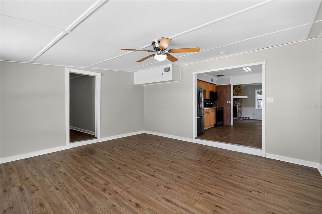 For Sale: $334,900 (3 beds, 2 baths, 1368 Square Feet)