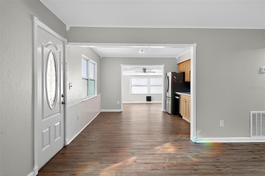 For Sale: $334,900 (3 beds, 2 baths, 1368 Square Feet)