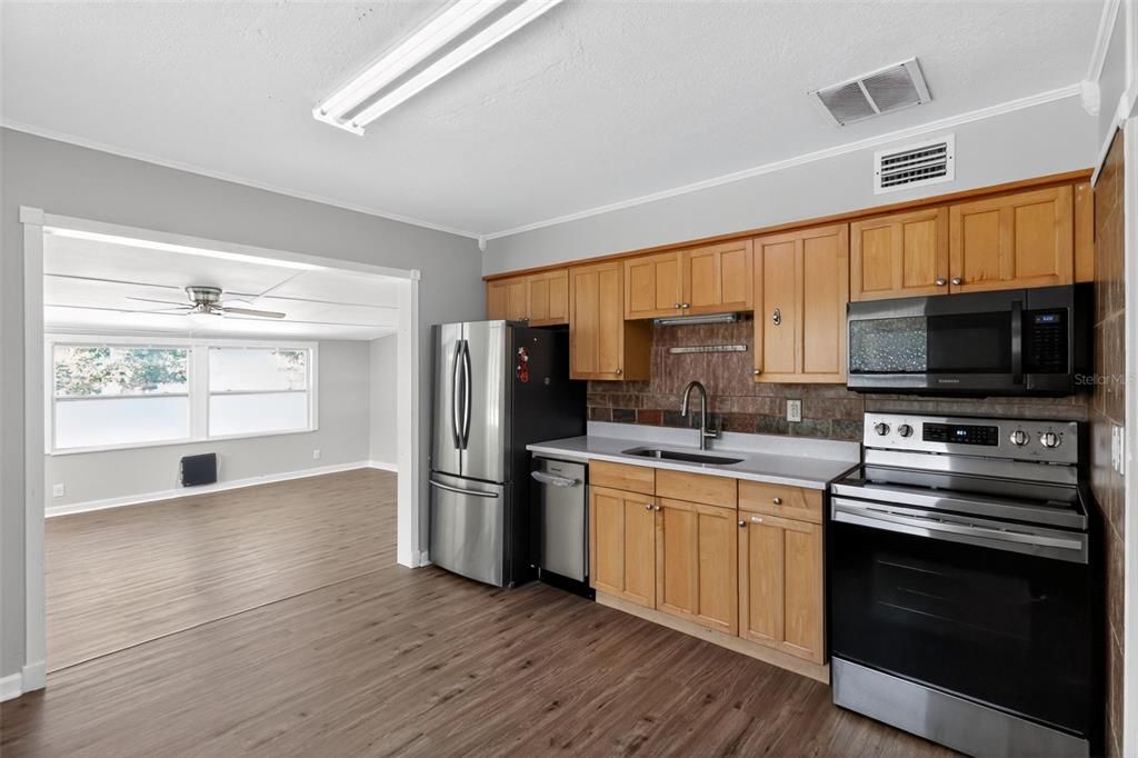 For Sale: $334,900 (3 beds, 2 baths, 1368 Square Feet)