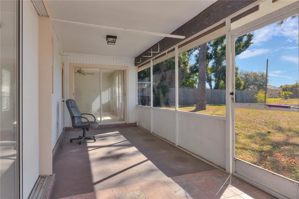 Active With Contract: $179,900 (2 beds, 1 baths, 959 Square Feet)