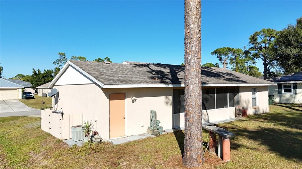 Active With Contract: $179,900 (2 beds, 1 baths, 959 Square Feet)