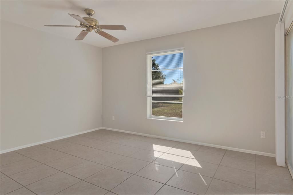 Active With Contract: $179,900 (2 beds, 1 baths, 959 Square Feet)