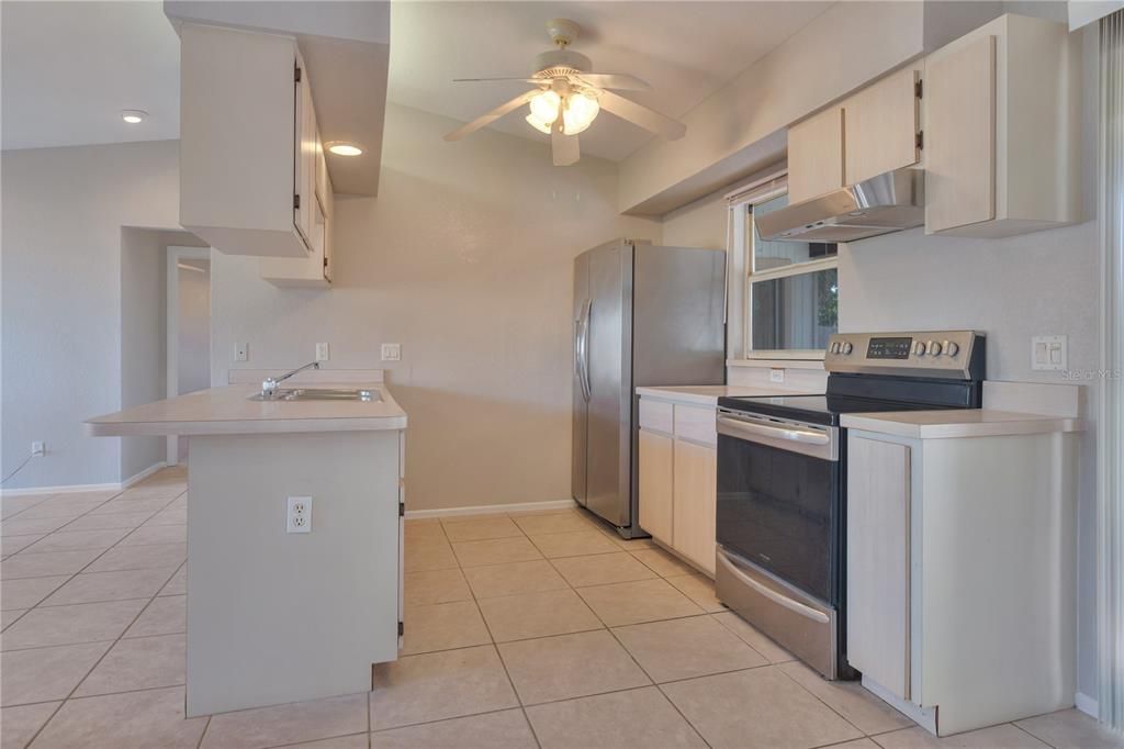 Active With Contract: $179,900 (2 beds, 1 baths, 959 Square Feet)
