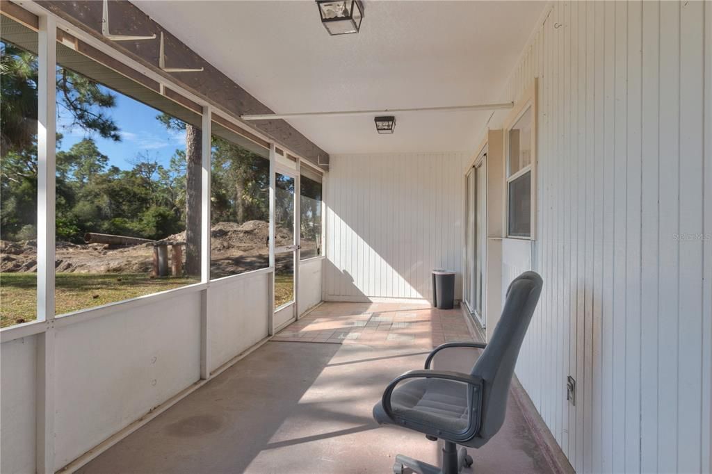 Active With Contract: $179,900 (2 beds, 1 baths, 959 Square Feet)