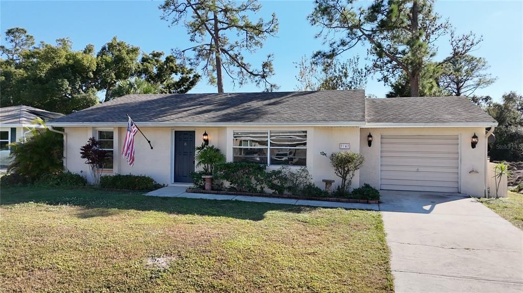 Active With Contract: $179,900 (2 beds, 1 baths, 959 Square Feet)