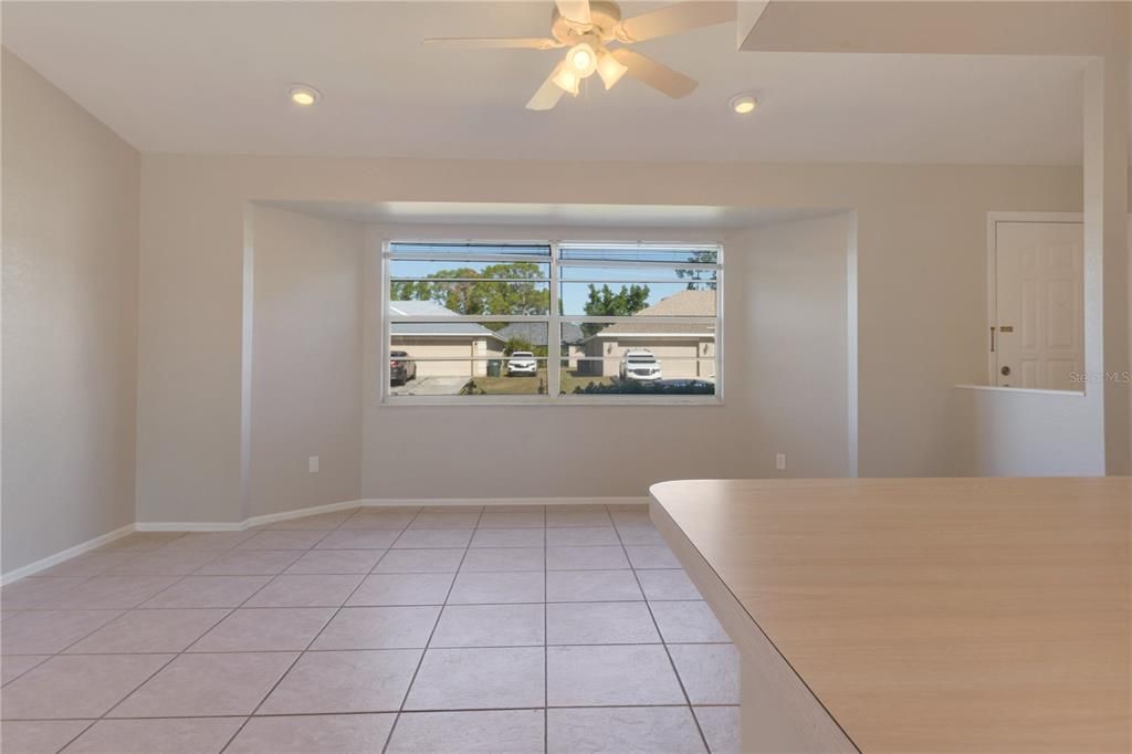 Active With Contract: $179,900 (2 beds, 1 baths, 959 Square Feet)