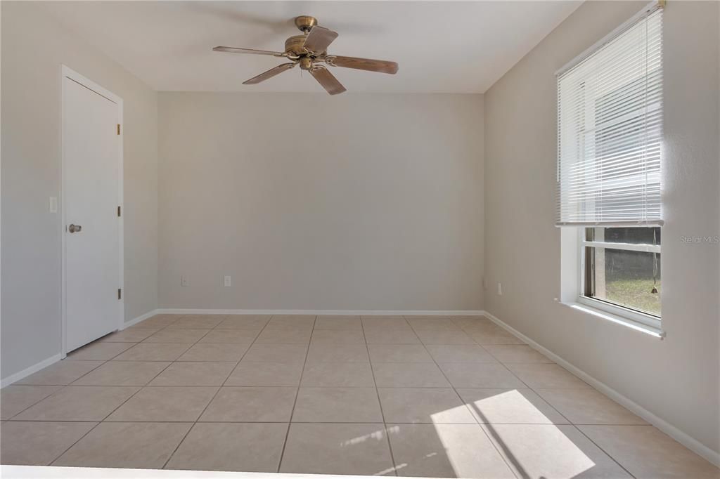 Active With Contract: $179,900 (2 beds, 1 baths, 959 Square Feet)
