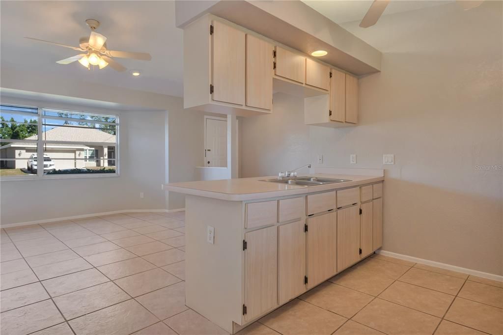 Active With Contract: $179,900 (2 beds, 1 baths, 959 Square Feet)