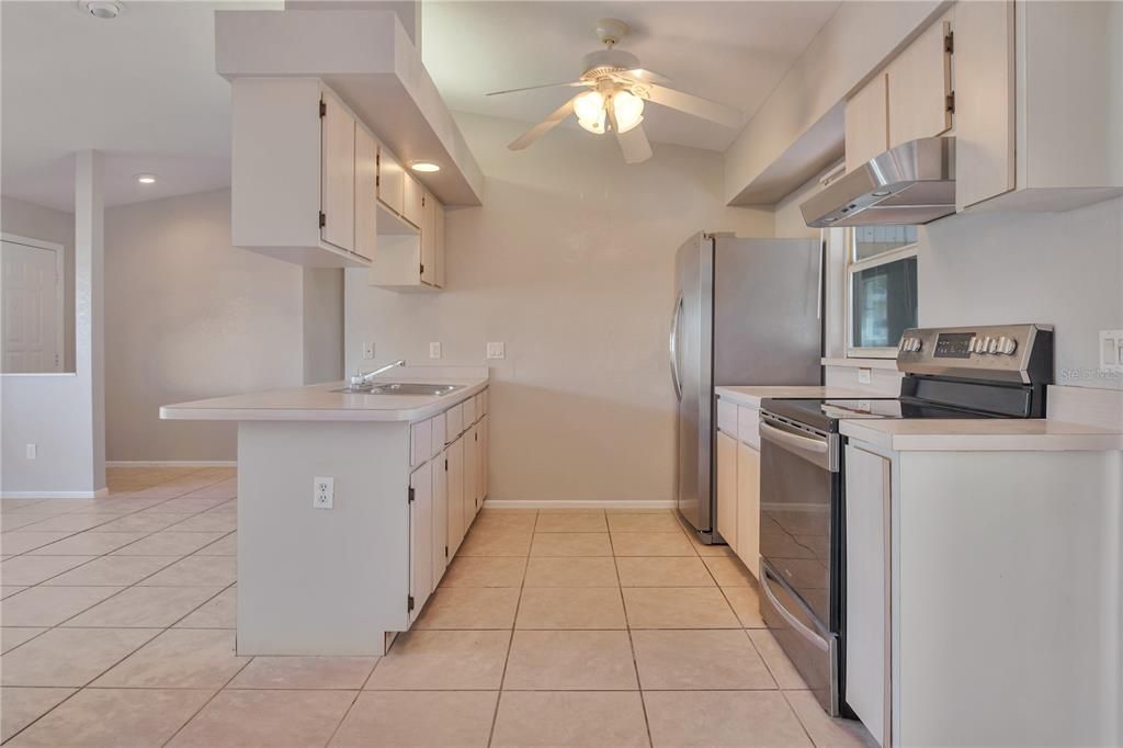 Active With Contract: $179,900 (2 beds, 1 baths, 959 Square Feet)
