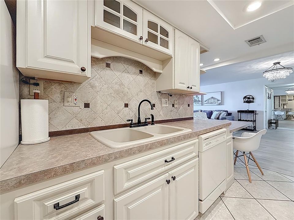 For Rent: $2,795 (1 beds, 1 baths, 1003 Square Feet)