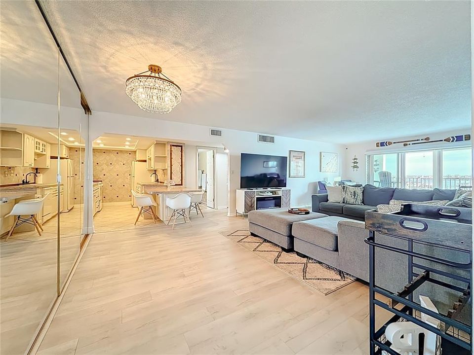 For Rent: $2,795 (1 beds, 1 baths, 1003 Square Feet)