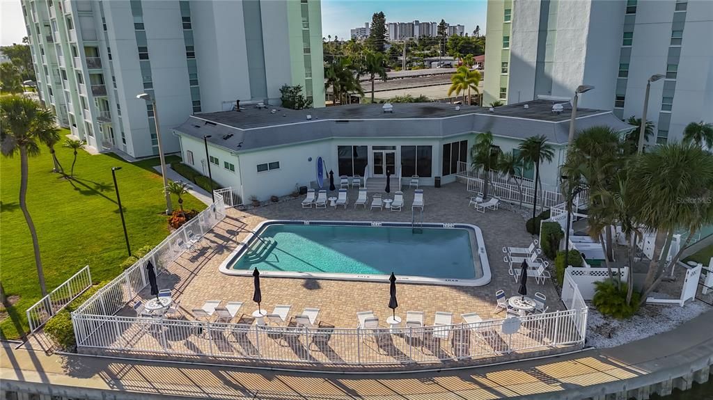 For Rent: $2,795 (1 beds, 1 baths, 1003 Square Feet)