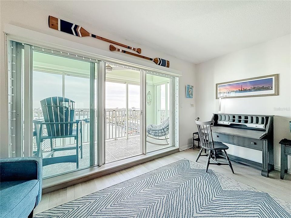 For Rent: $2,795 (1 beds, 1 baths, 1003 Square Feet)