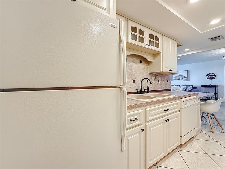 For Rent: $2,795 (1 beds, 1 baths, 1003 Square Feet)