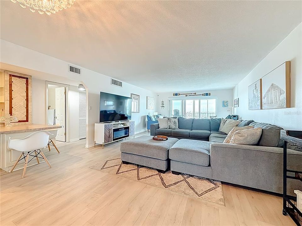 For Rent: $2,795 (1 beds, 1 baths, 1003 Square Feet)