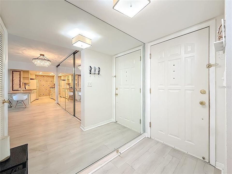 For Rent: $2,795 (1 beds, 1 baths, 1003 Square Feet)