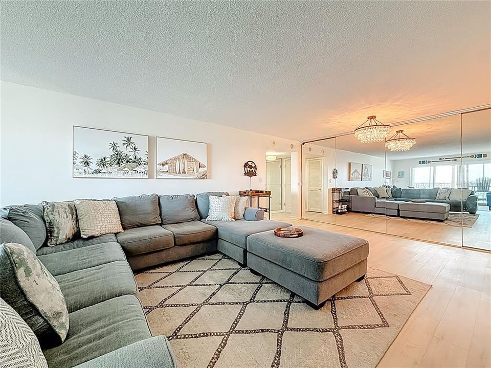 For Rent: $2,795 (1 beds, 1 baths, 1003 Square Feet)