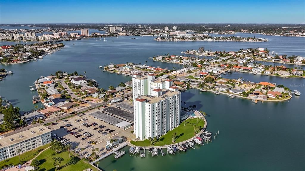 For Rent: $2,795 (1 beds, 1 baths, 1003 Square Feet)