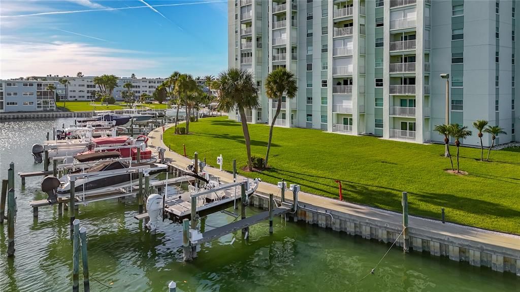 For Rent: $2,795 (1 beds, 1 baths, 1003 Square Feet)