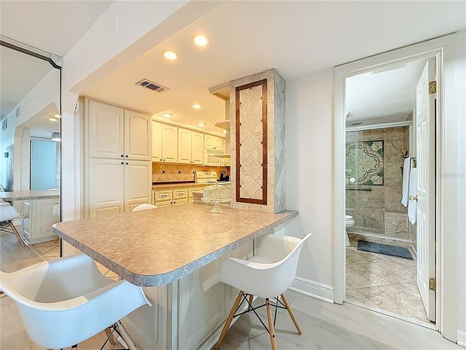 For Rent: $2,795 (1 beds, 1 baths, 1003 Square Feet)