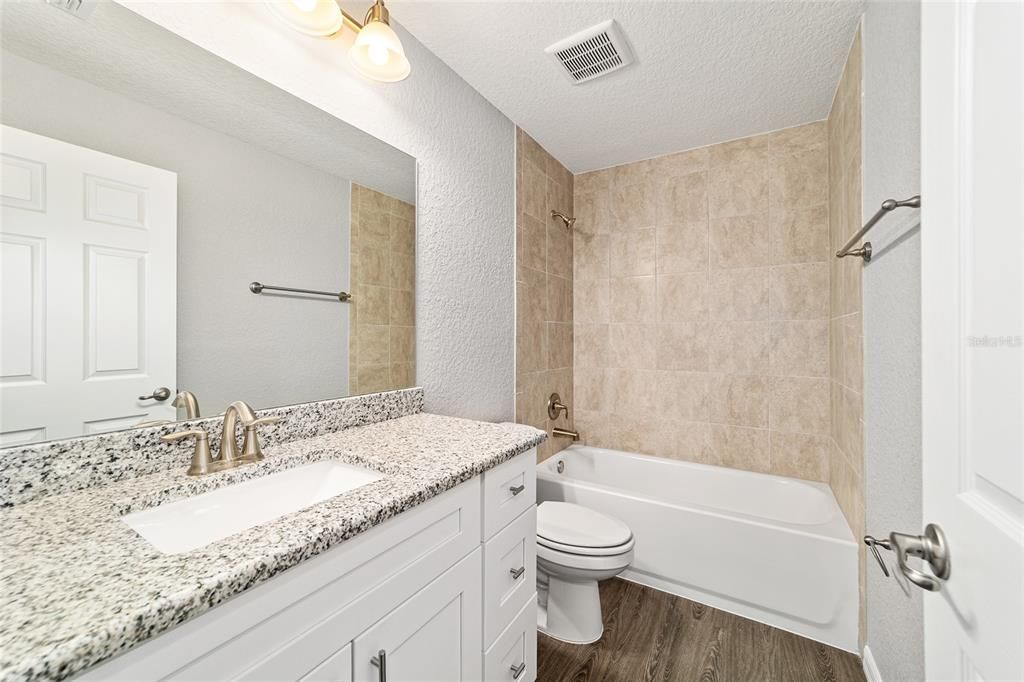 Под контрактом: $224,900 (3 спален, 2 ванн, 1121 Квадратных фут)