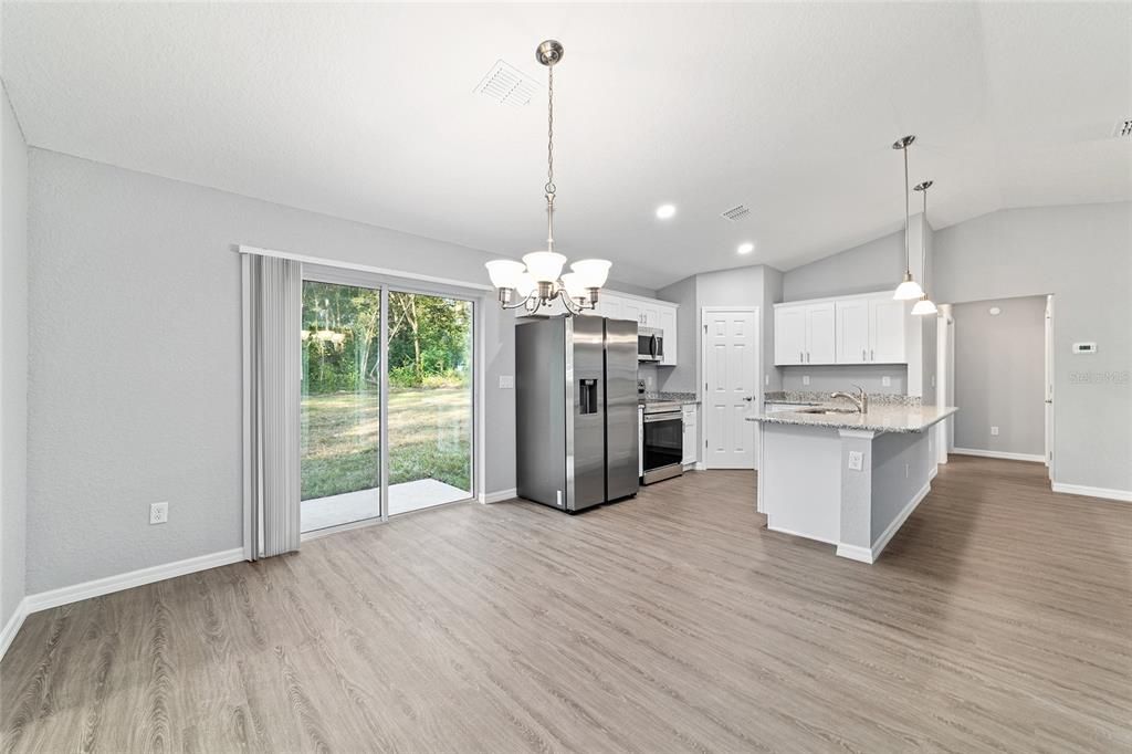 Под контрактом: $224,900 (3 спален, 2 ванн, 1121 Квадратных фут)