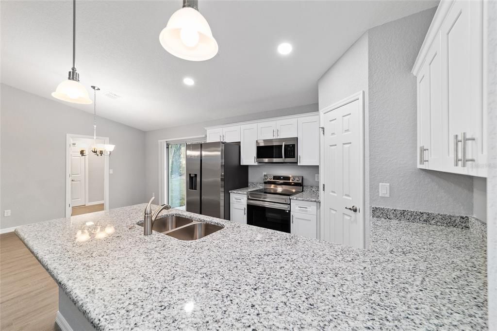 Под контрактом: $224,900 (3 спален, 2 ванн, 1121 Квадратных фут)