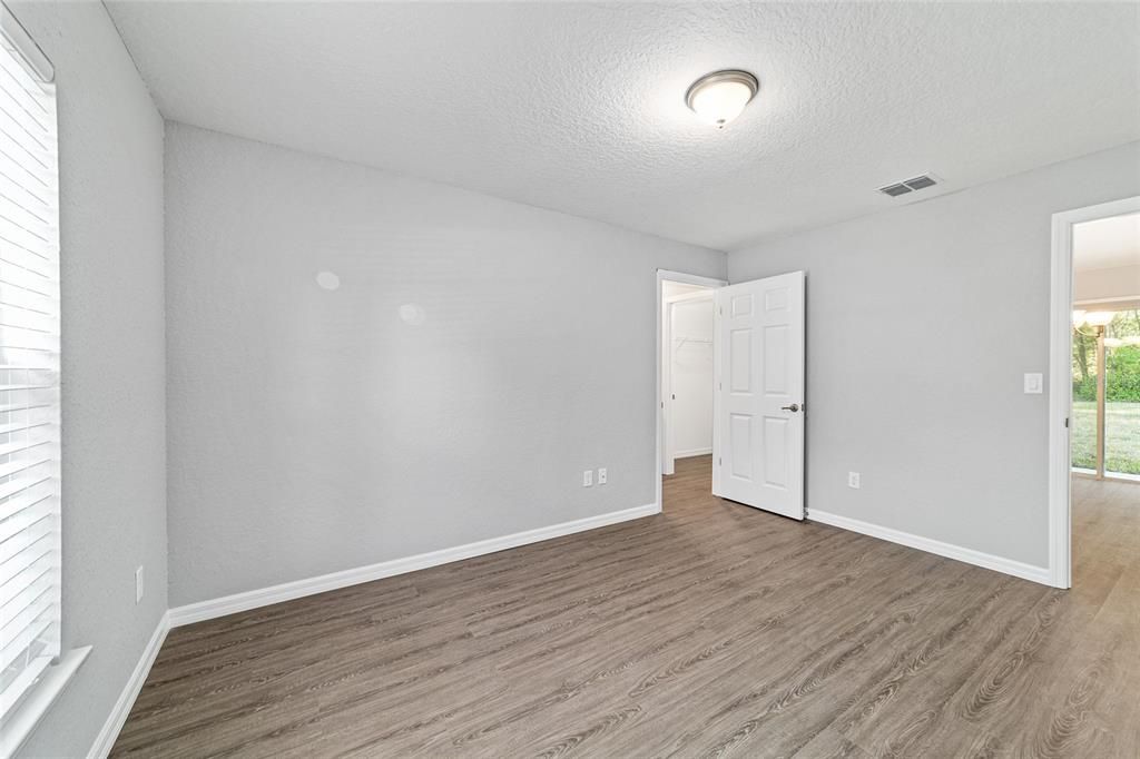 Под контрактом: $224,900 (3 спален, 2 ванн, 1121 Квадратных фут)