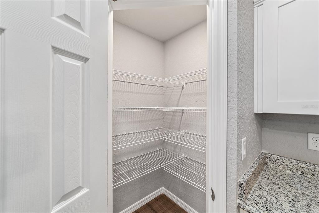 Под контрактом: $224,900 (3 спален, 2 ванн, 1121 Квадратных фут)