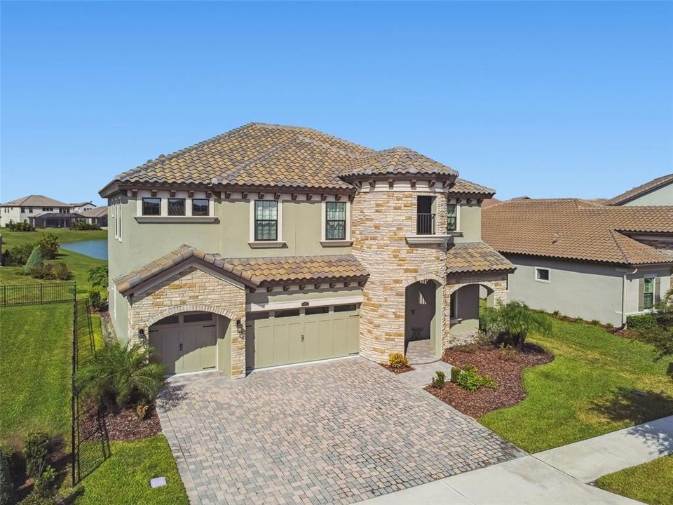 For Sale: $884,900 (5 beds, 4 baths, 3518 Square Feet)