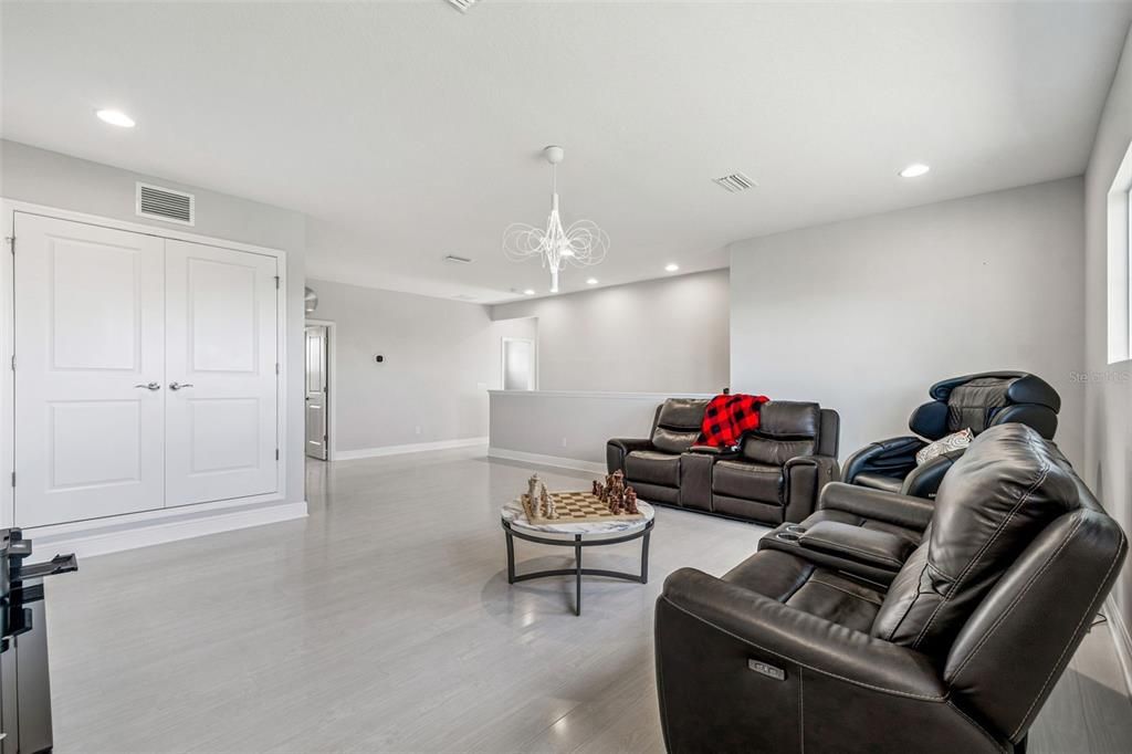 For Sale: $884,900 (5 beds, 4 baths, 3518 Square Feet)