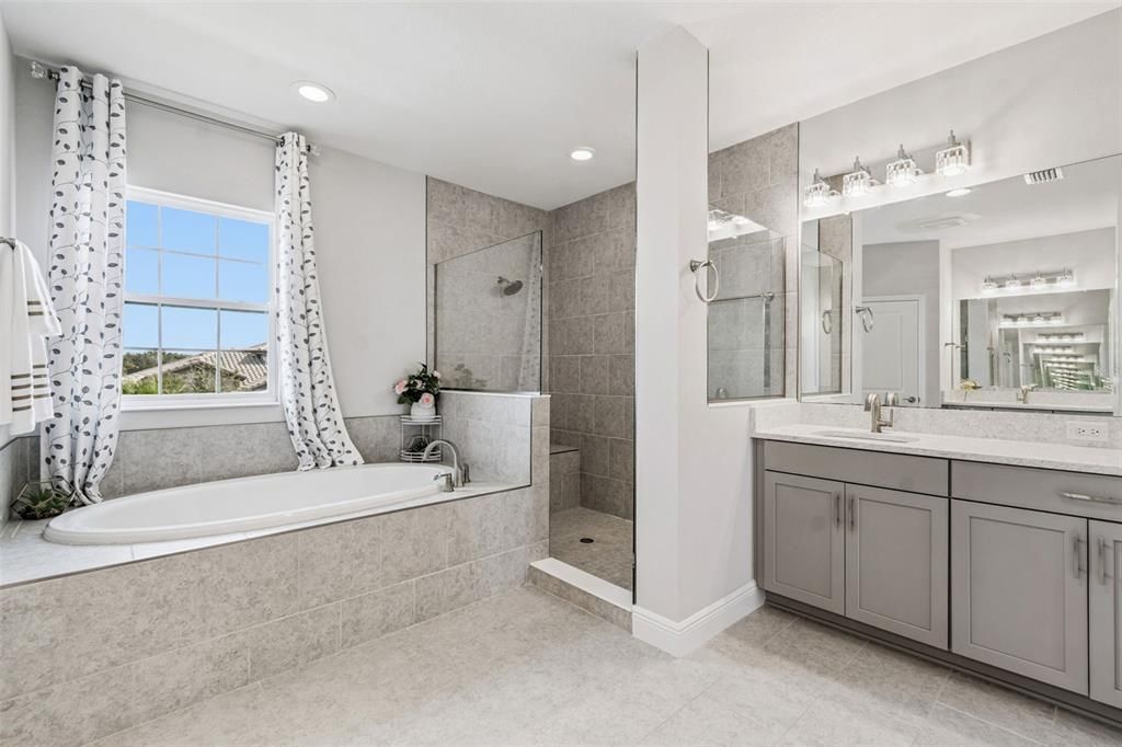 For Sale: $884,900 (5 beds, 4 baths, 3518 Square Feet)