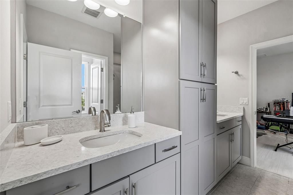 For Sale: $884,900 (5 beds, 4 baths, 3518 Square Feet)