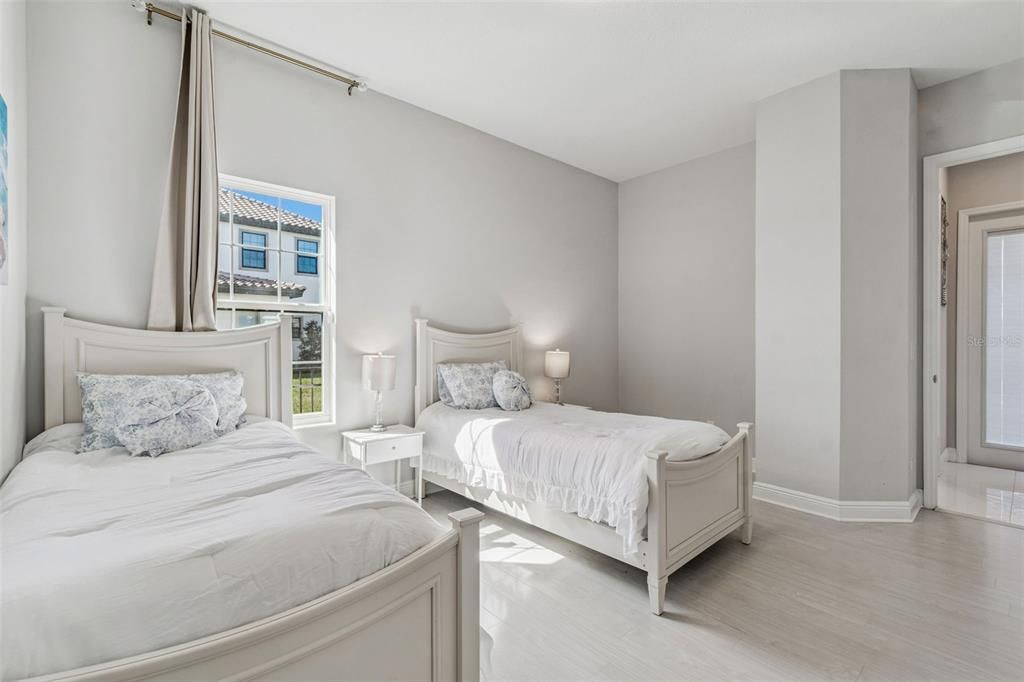 For Sale: $884,900 (5 beds, 4 baths, 3518 Square Feet)