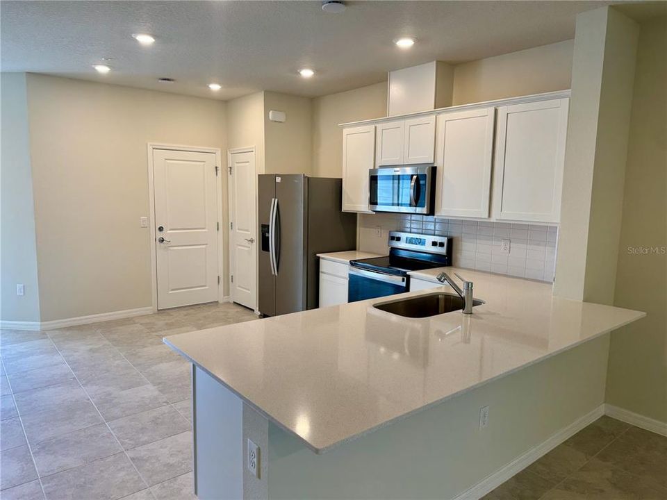 出租: $2,295 (3 贝兹, 2 浴室, 1666 平方英尺)