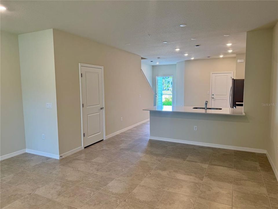 出租: $2,295 (3 贝兹, 2 浴室, 1666 平方英尺)