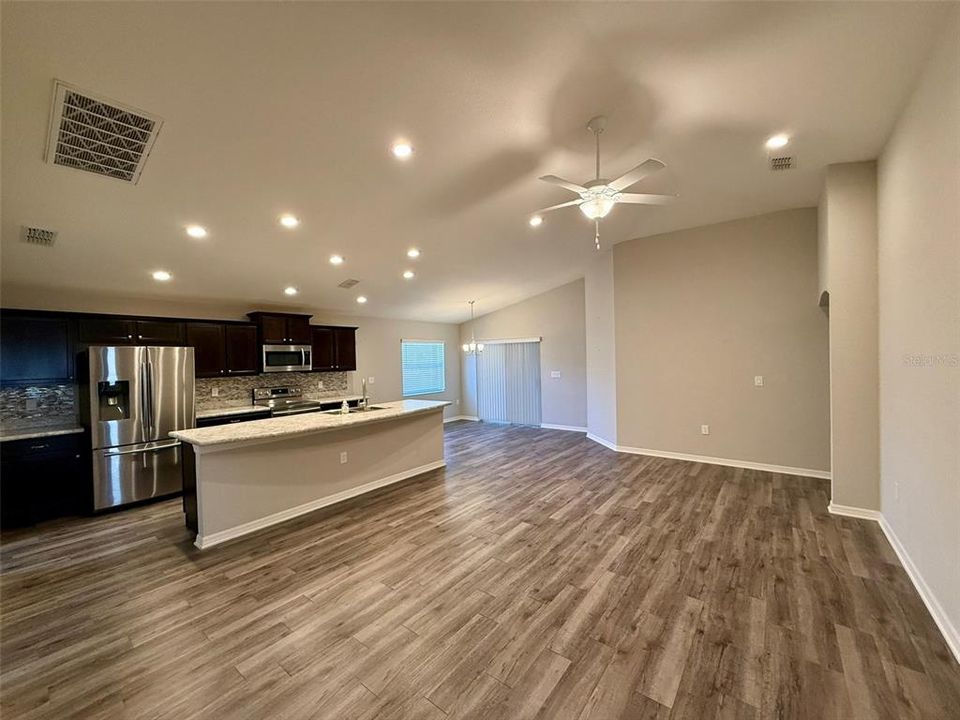 待售: $300,000 (3 贝兹, 2 浴室, 1610 平方英尺)