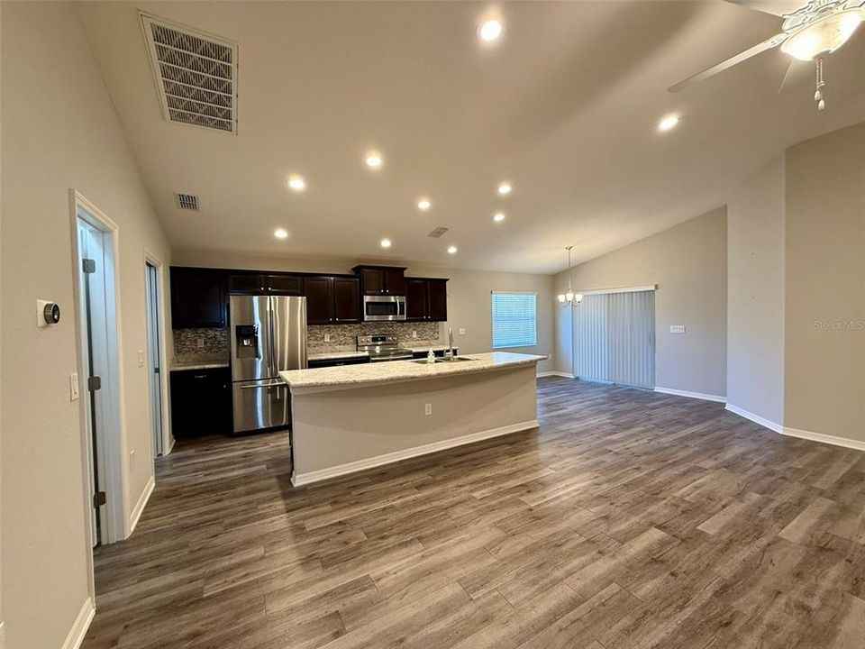 待售: $300,000 (3 贝兹, 2 浴室, 1610 平方英尺)