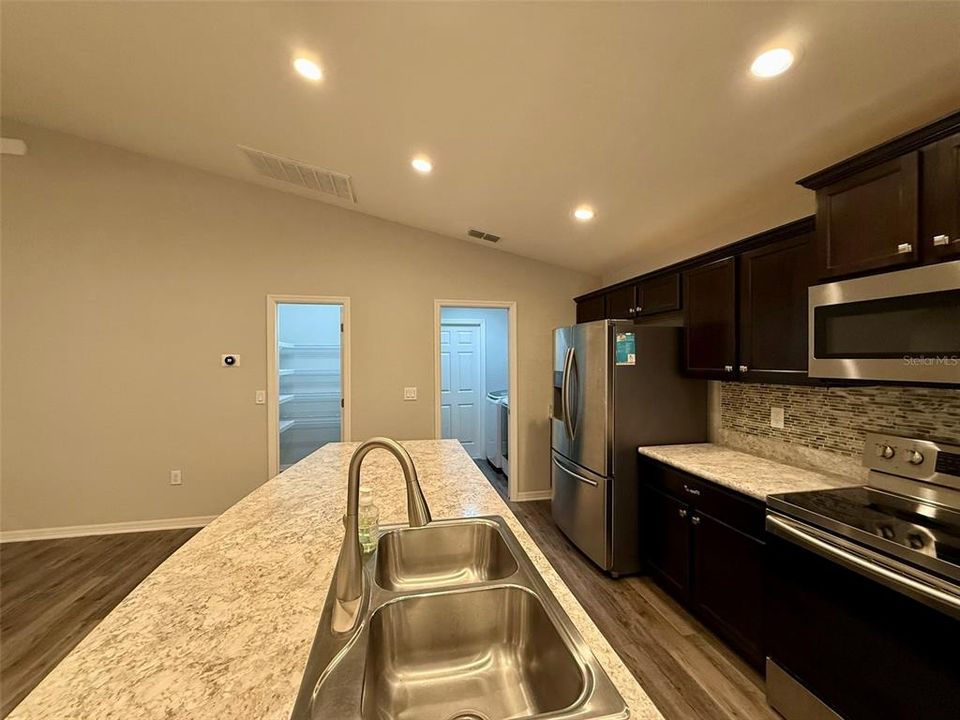 待售: $300,000 (3 贝兹, 2 浴室, 1610 平方英尺)