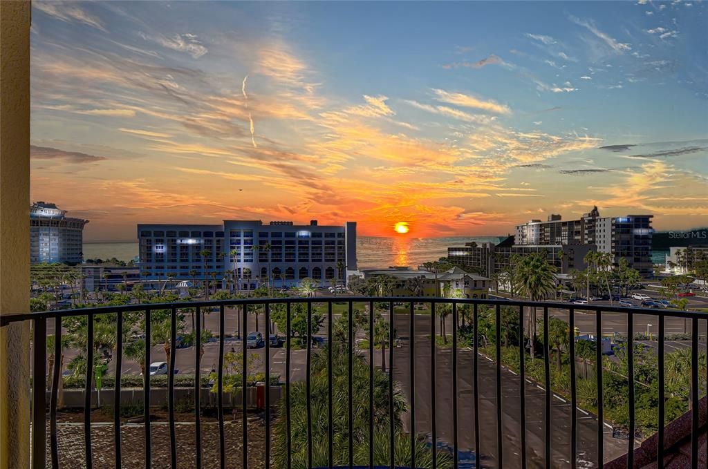 En Venta: $1,965,000 (3 camas, 3 baños, 2480 Pies cuadrados)