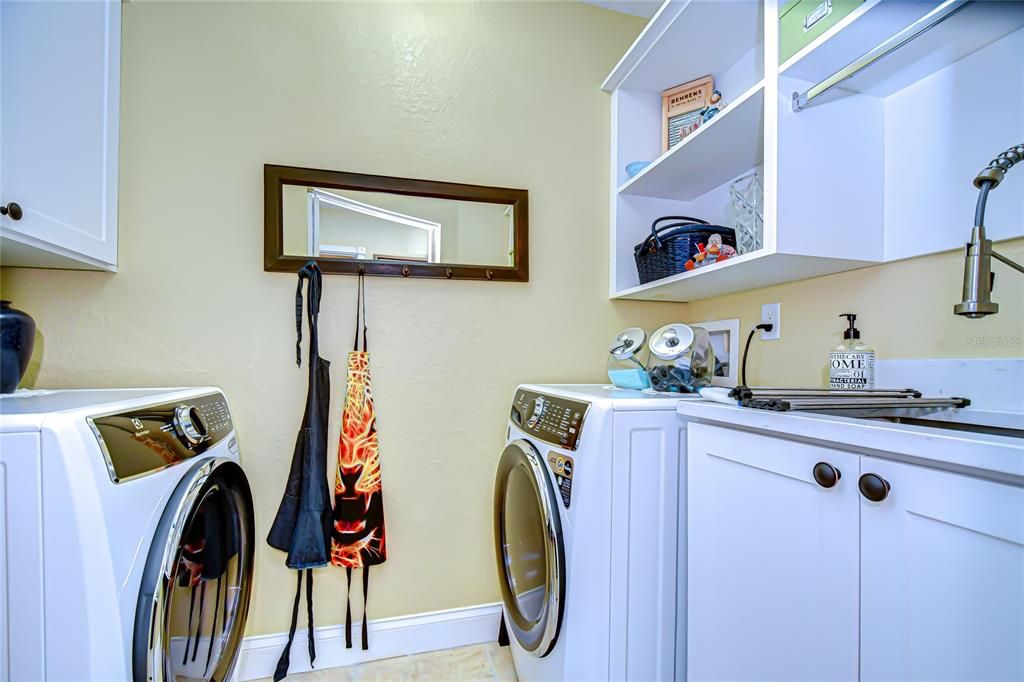 En Venta: $1,965,000 (3 camas, 3 baños, 2480 Pies cuadrados)