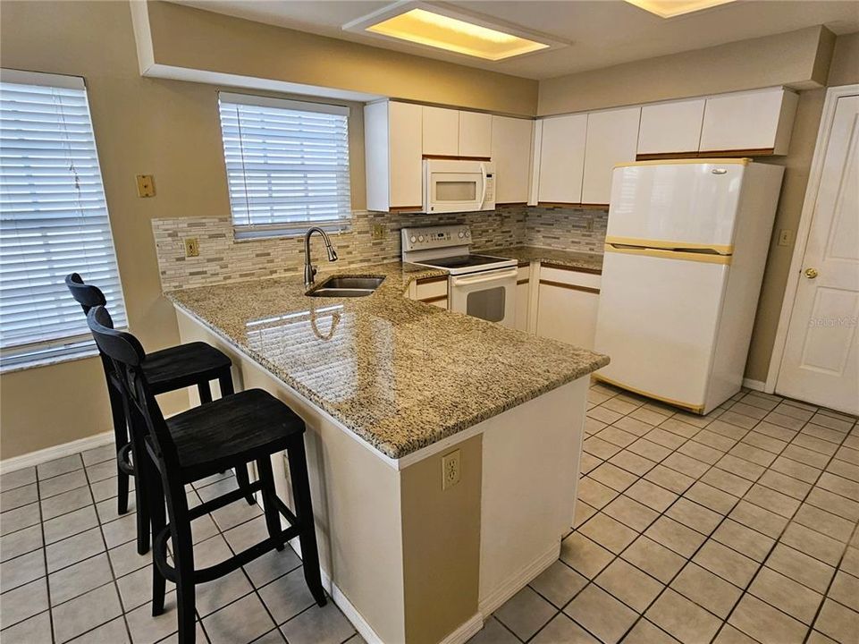 En Renta: $2,400 (3 camas, 2 baños, 1929 Pies cuadrados)