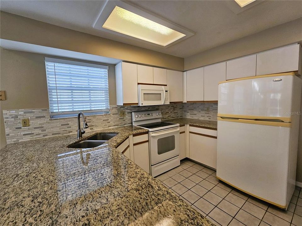 En Renta: $2,400 (3 camas, 2 baños, 1929 Pies cuadrados)