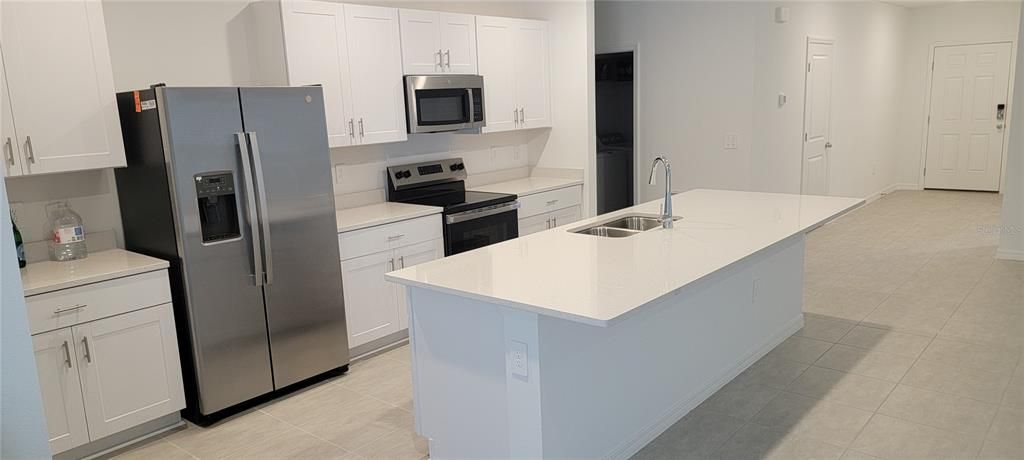 出租: $2,050 (4 贝兹, 3 浴室, 2100 平方英尺)