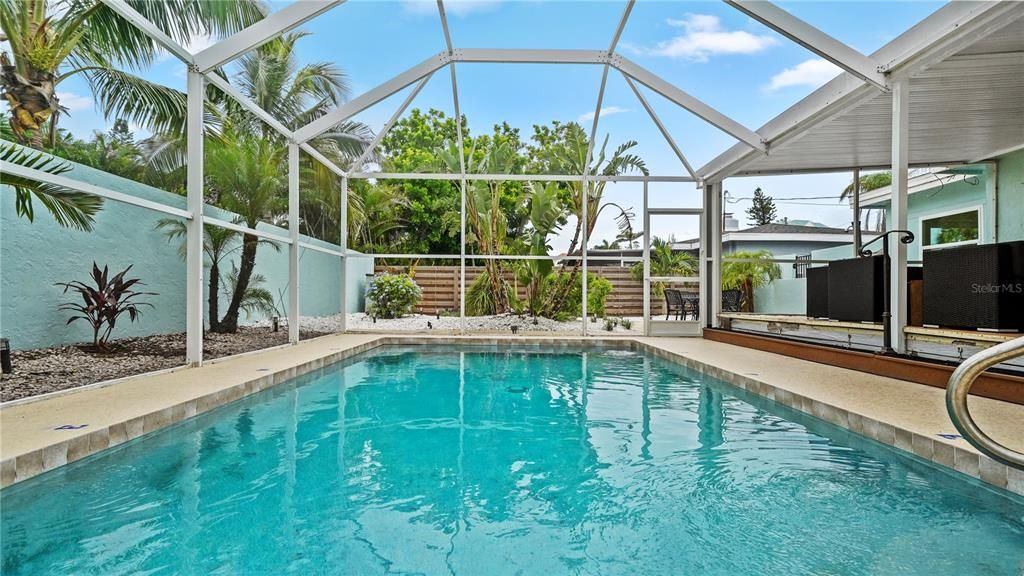 For Sale: $1,675,000 (2 beds, 2 baths, 1094 Square Feet)