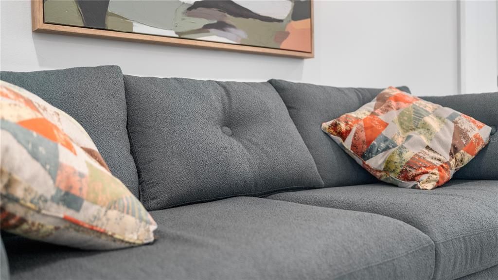 For Sale: $1,675,000 (2 beds, 2 baths, 1094 Square Feet)