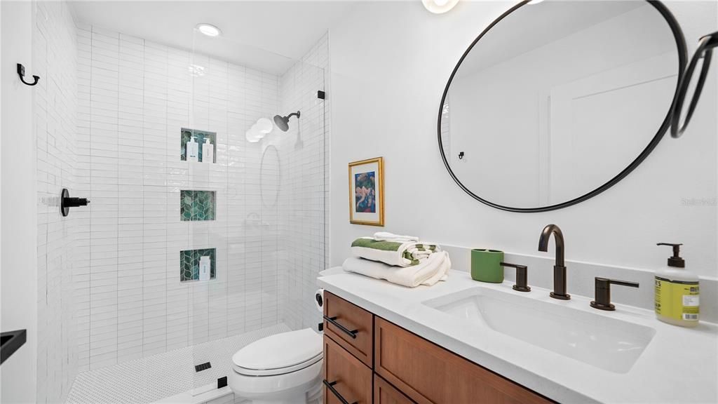 For Sale: $1,675,000 (2 beds, 2 baths, 1094 Square Feet)