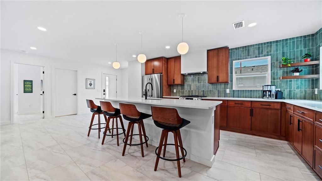 For Sale: $1,675,000 (2 beds, 2 baths, 1094 Square Feet)