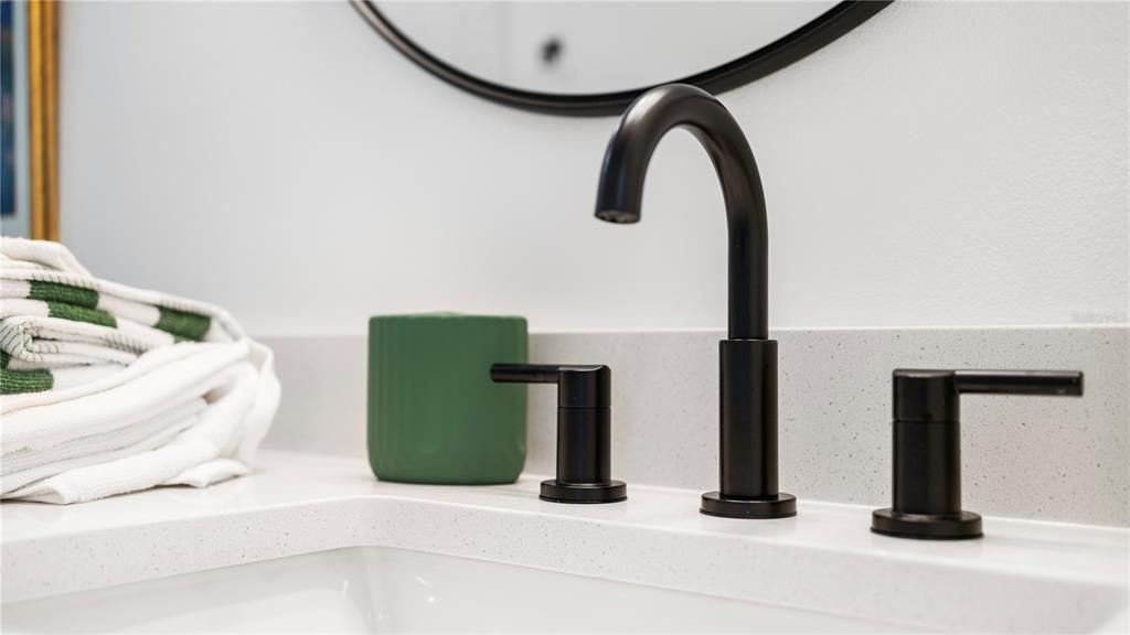 For Sale: $1,675,000 (2 beds, 2 baths, 1094 Square Feet)